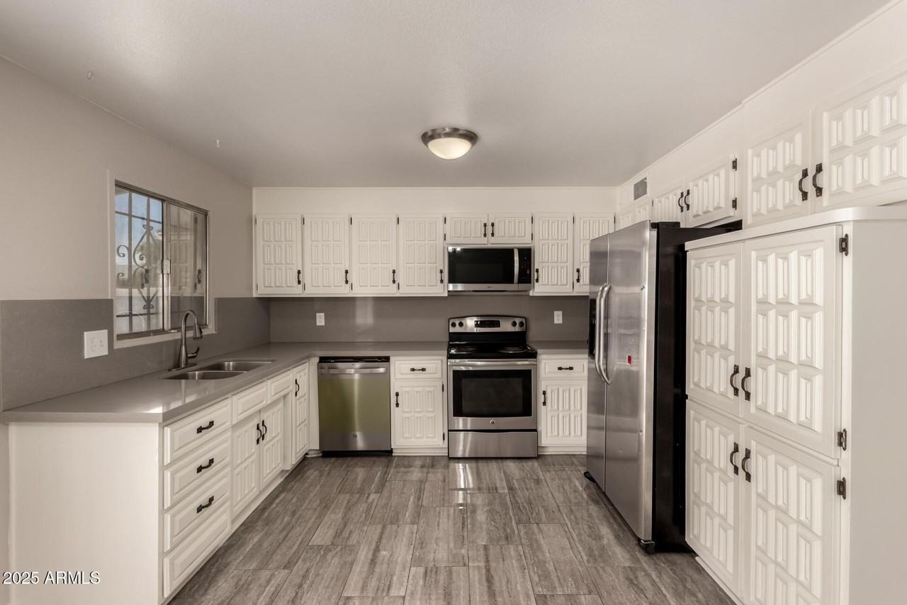 7926 West Campbell Avenue - Photo 7 of 28