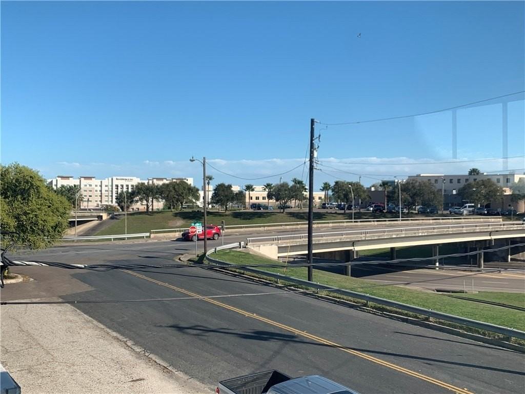 718 Kinney St - Photo 3 of 13