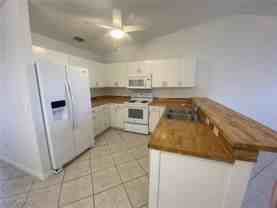 1027 Se 11th St - Photo 1 of 1