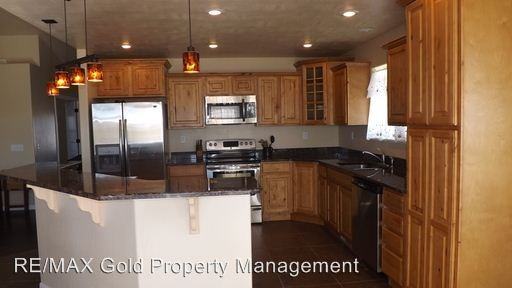 830 Parkridge Pkwy - Photo 2 of 8