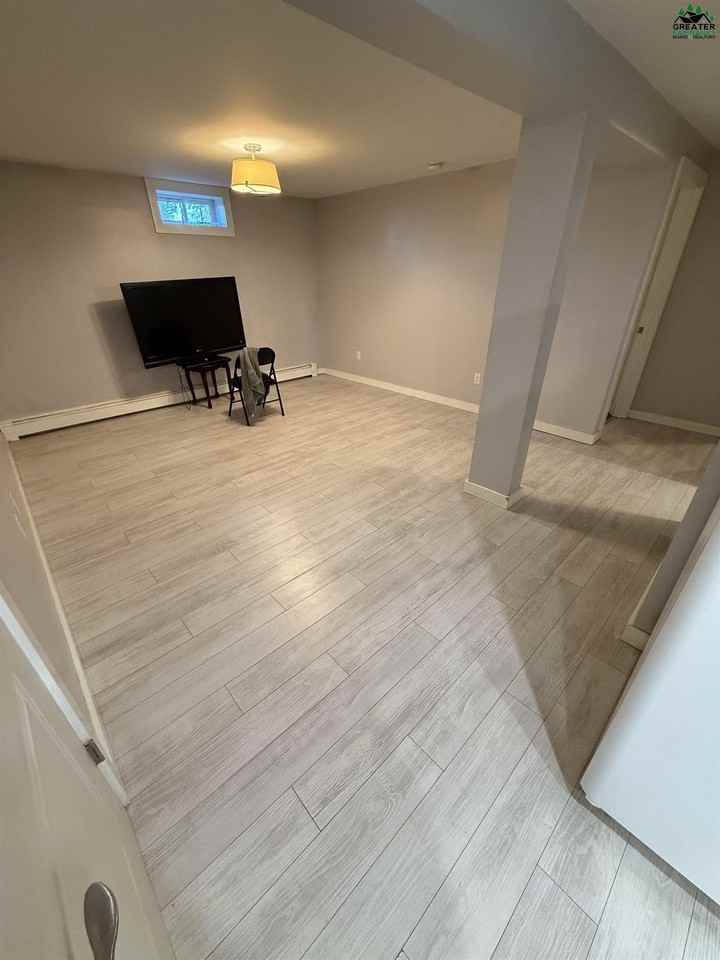 121 Dunbar Ave - Photo 3 of 7