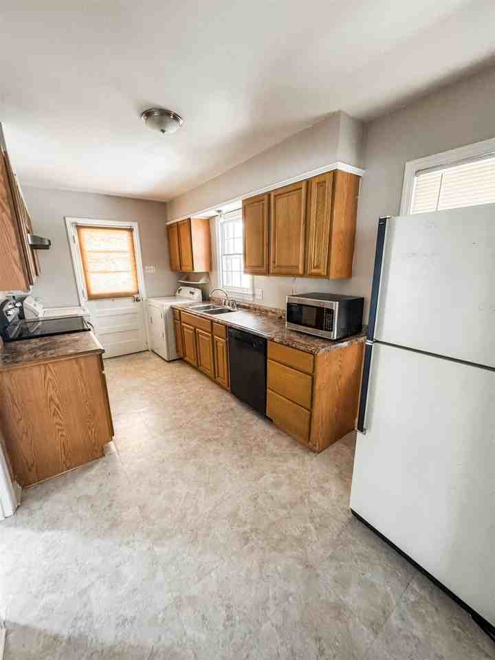 1560 Cranford Rd - Photo 3 of 10