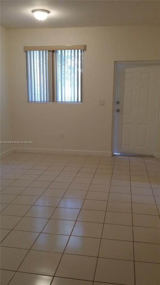 1536 Se 26th St #105 - Photo 5 of 24