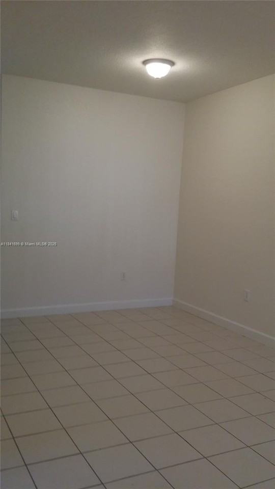 1536 Se 26th St #105 - Photo 6 of 24