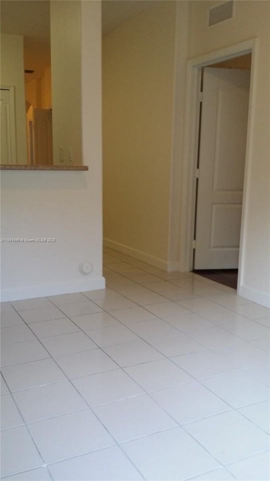 1536 Se 26th St #105 - Photo 7 of 24