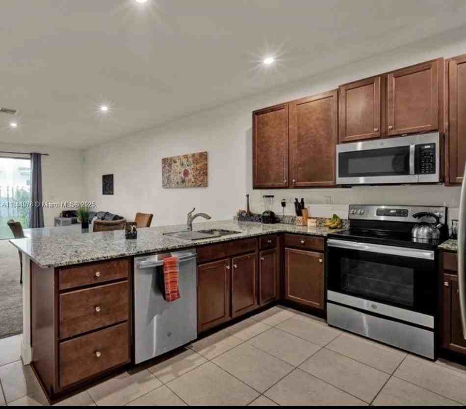 10859 Sw 235th Ln - Photo 3 of 30