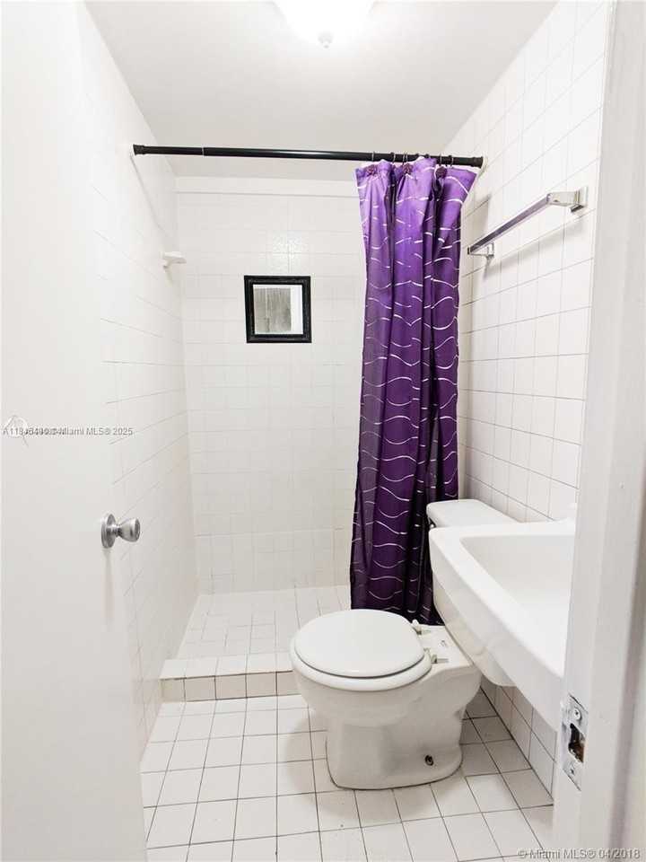 2433 Sw 11th St #B - Photo 2 of 8