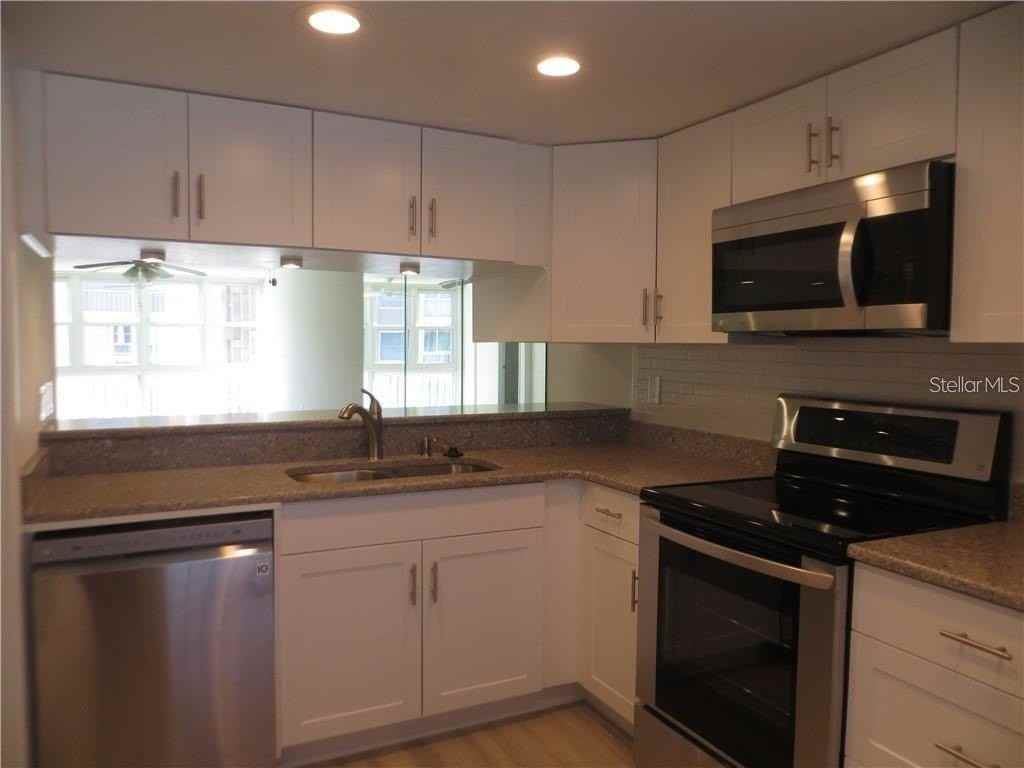 121 Island Way #332 - Photo 3 of 18