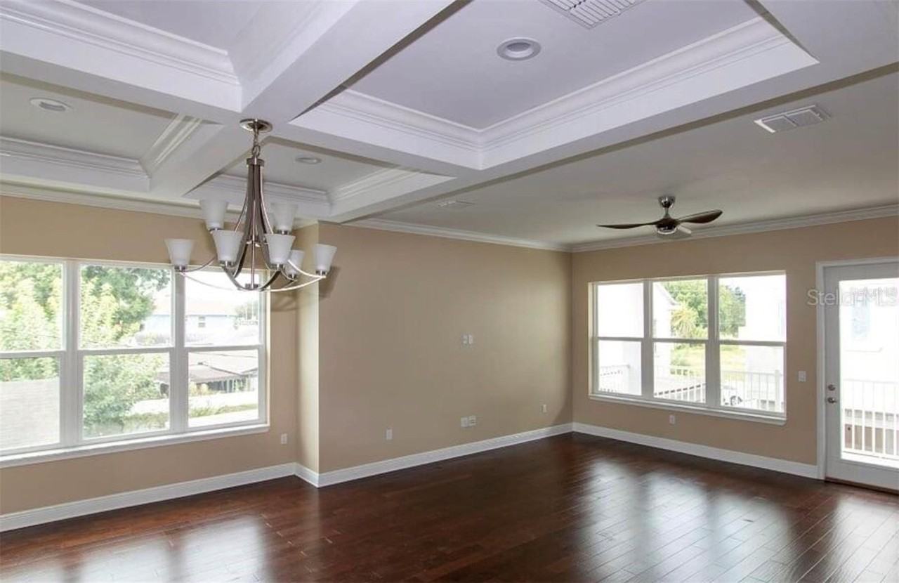 3702 W Roland St #13 - Photo 4 of 10