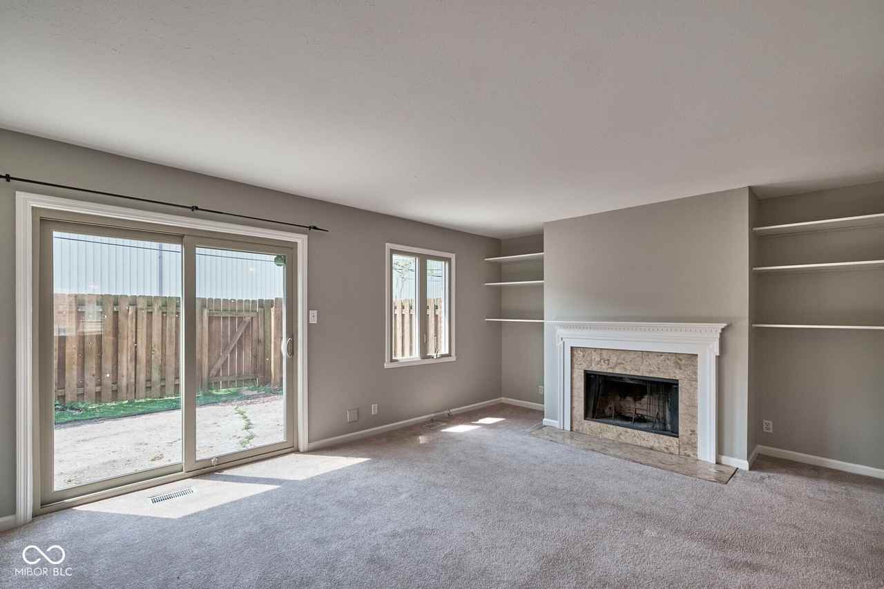 8502 Canterbury Sq W - Photo 2 of 12