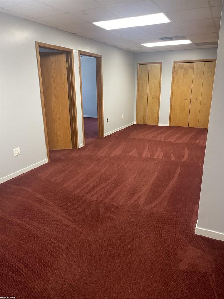 148 S Main St - Photo 5 of 12