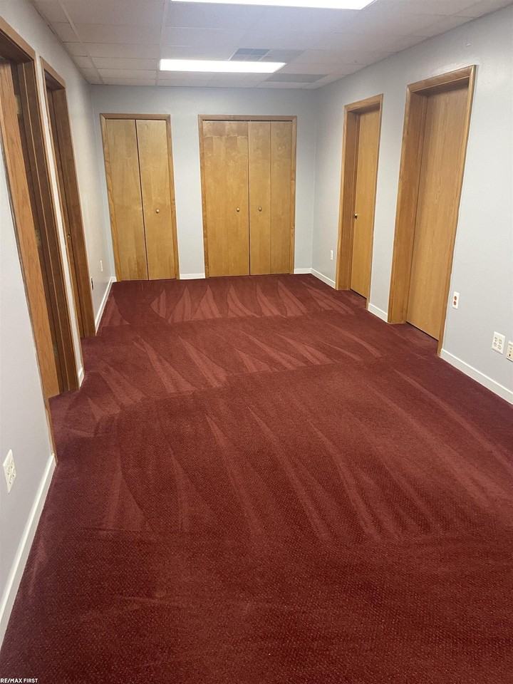 148 S Main St - Photo 6 of 12