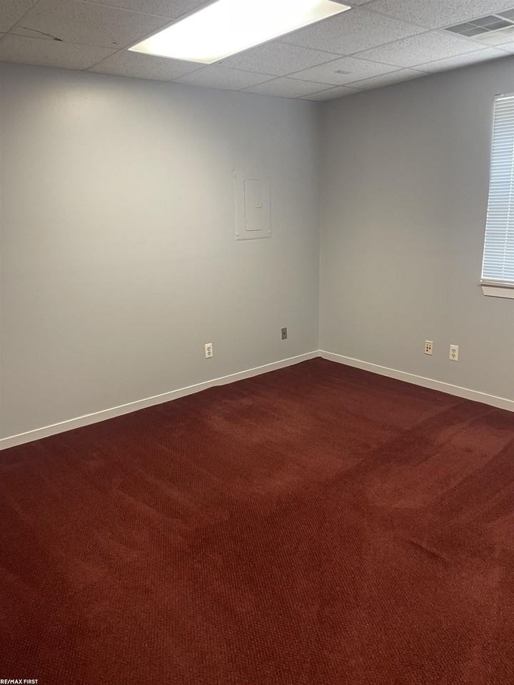 148 S Main St - Photo 7 of 12