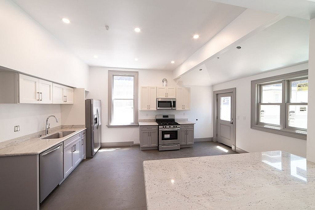 2524 Dwight Way - Photo 2 of 7