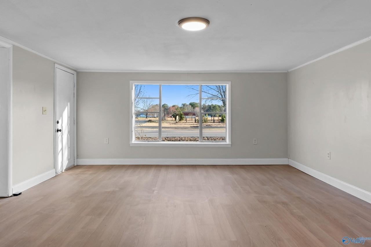 1189 Cave Spring Rd - Photo 2 of 15