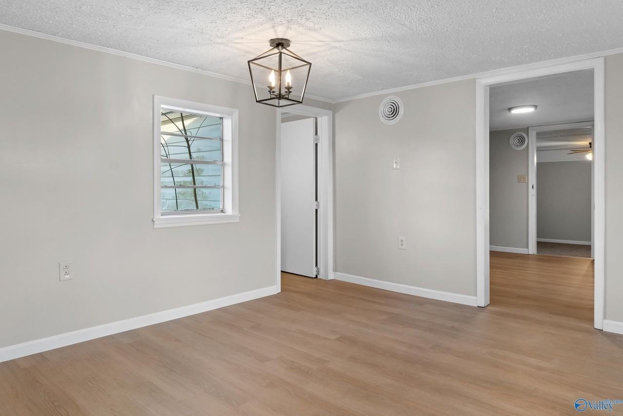 1189 Cave Spring Rd - Photo 3 of 15