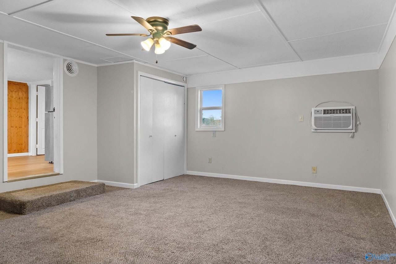 1189 Cave Spring Rd - Photo 5 of 15