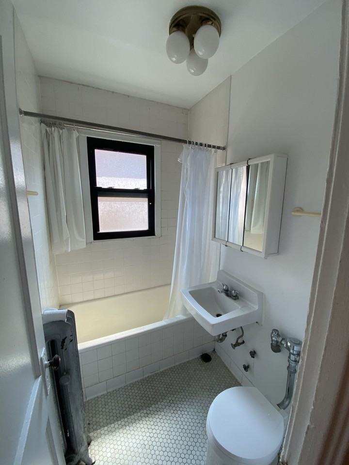 2623 W Gunnison St #3T - Photo 3 of 6