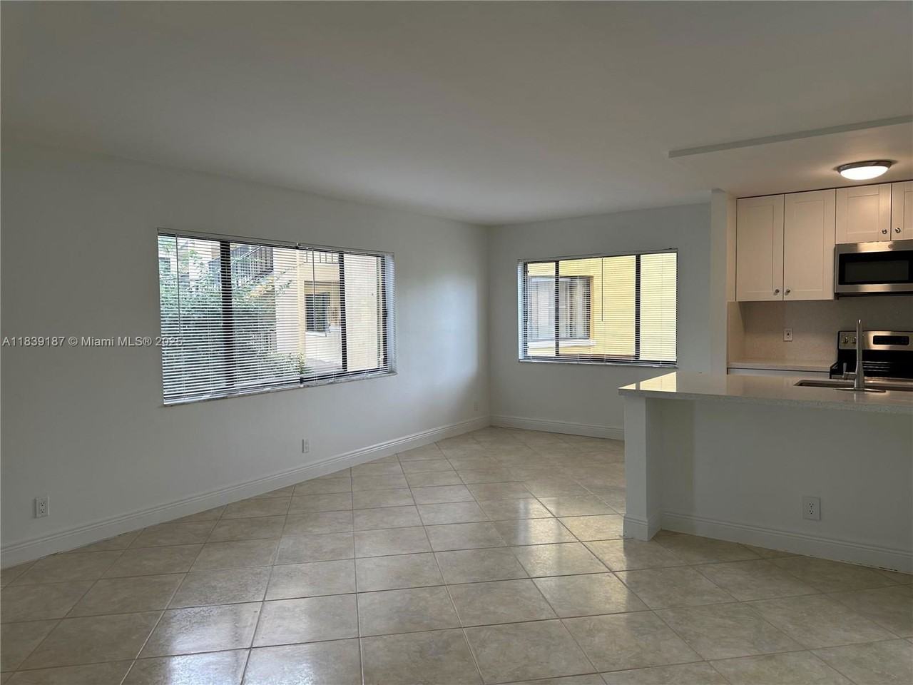 801 Meadows Cir - Photo 2 of 8