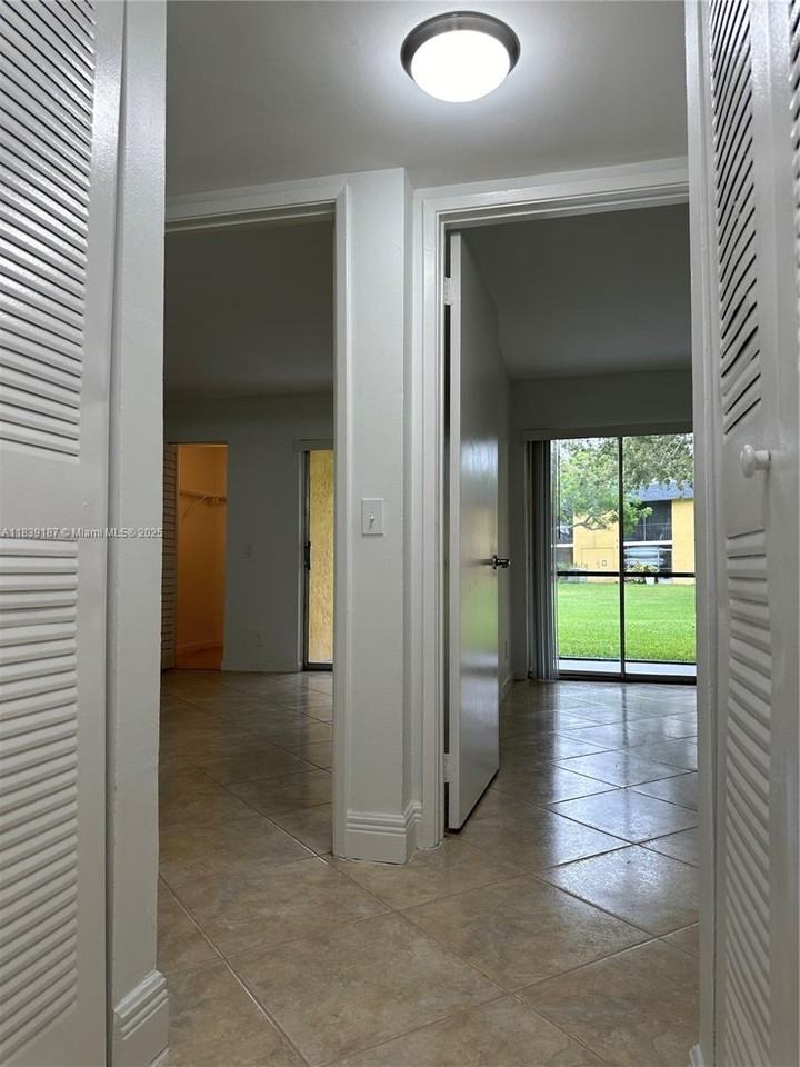 801 Meadows Cir - Photo 3 of 8