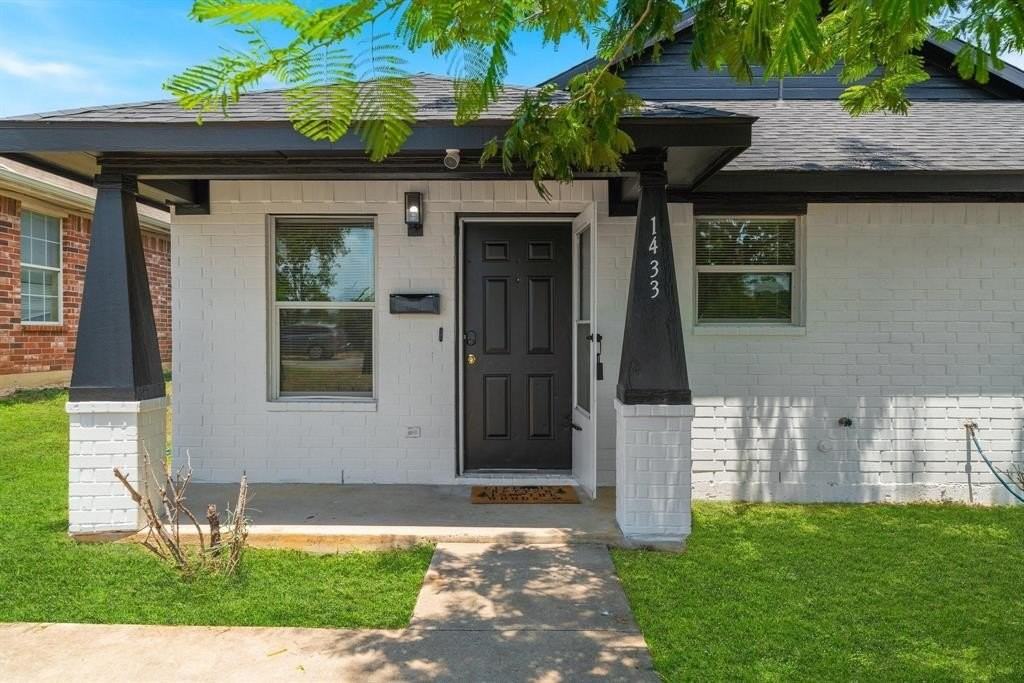 1433 East Robert Street