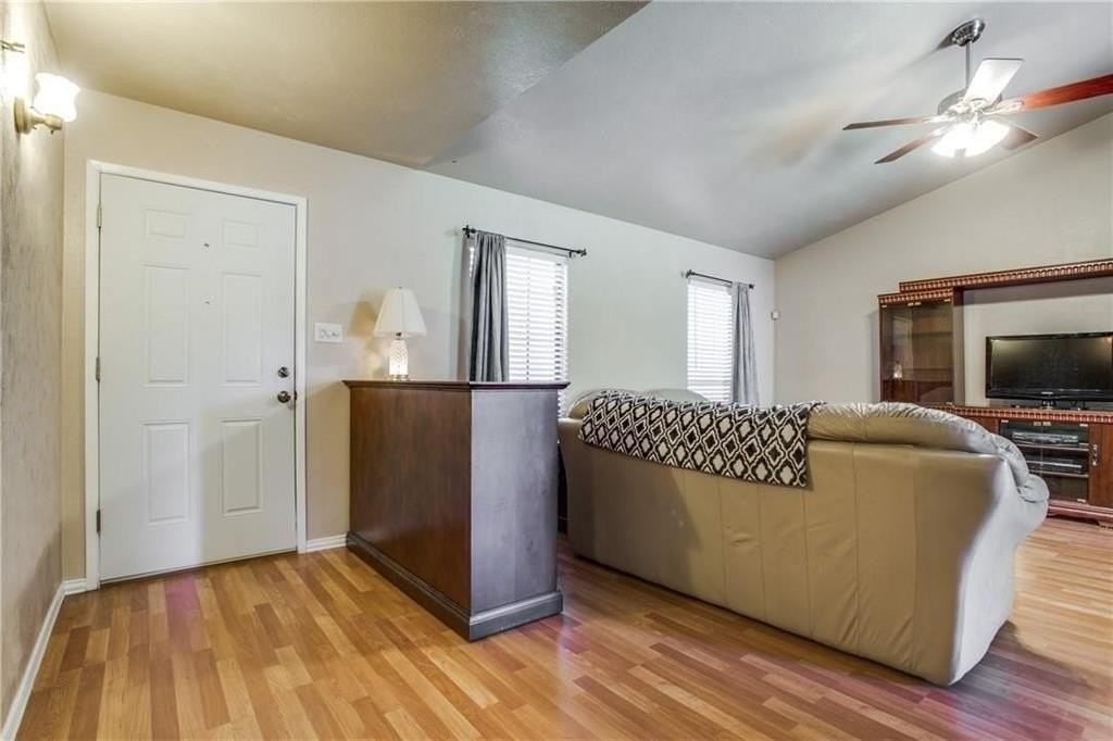 1301 Timbercreek Ct - Photo 3 of 15