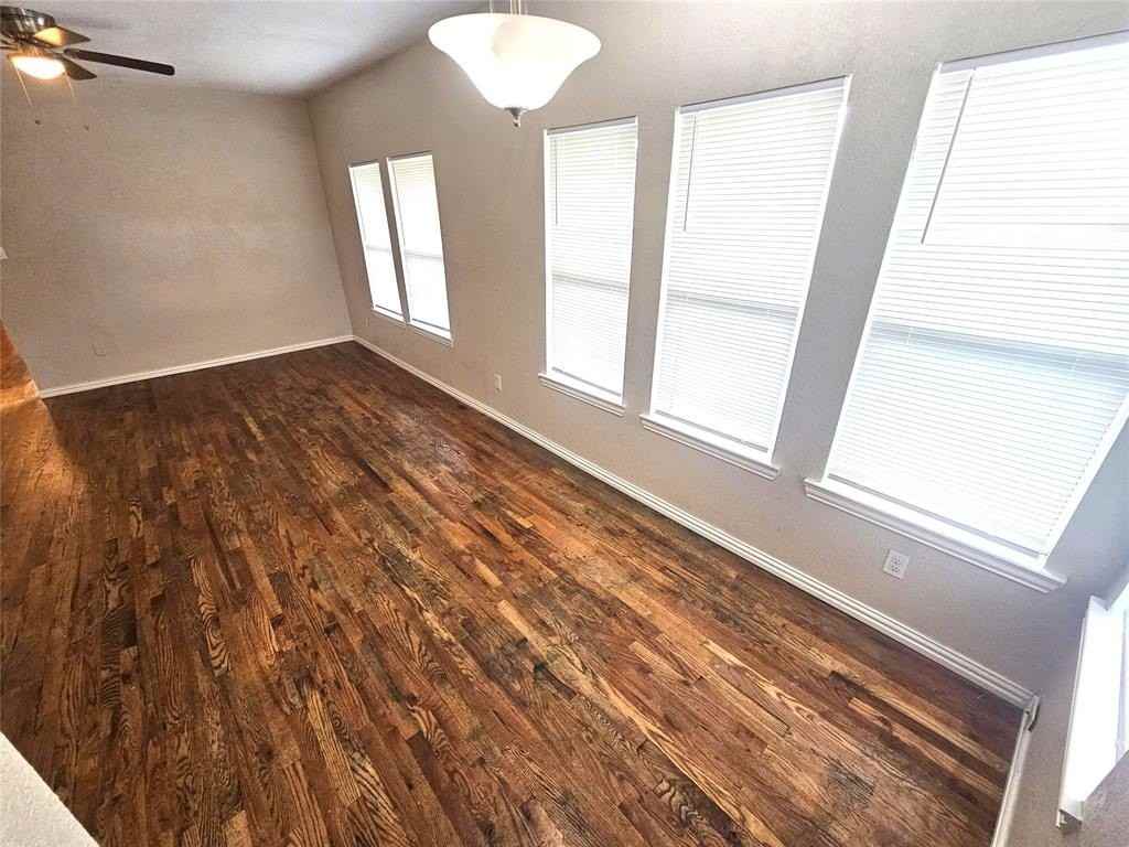 1927 W 10th St - Photo 5 of 26