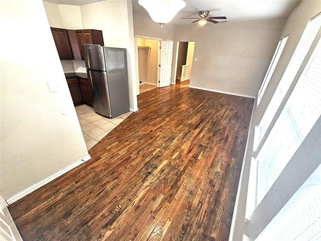 1927 W 10th St - Photo 6 of 26