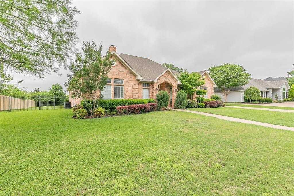 6376 Newport Ct - Photo 3 of 39