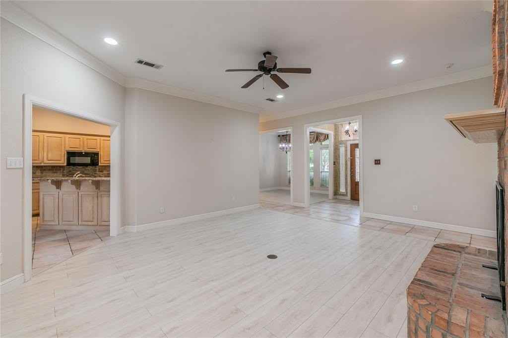 6376 Newport Ct - Photo 6 of 39