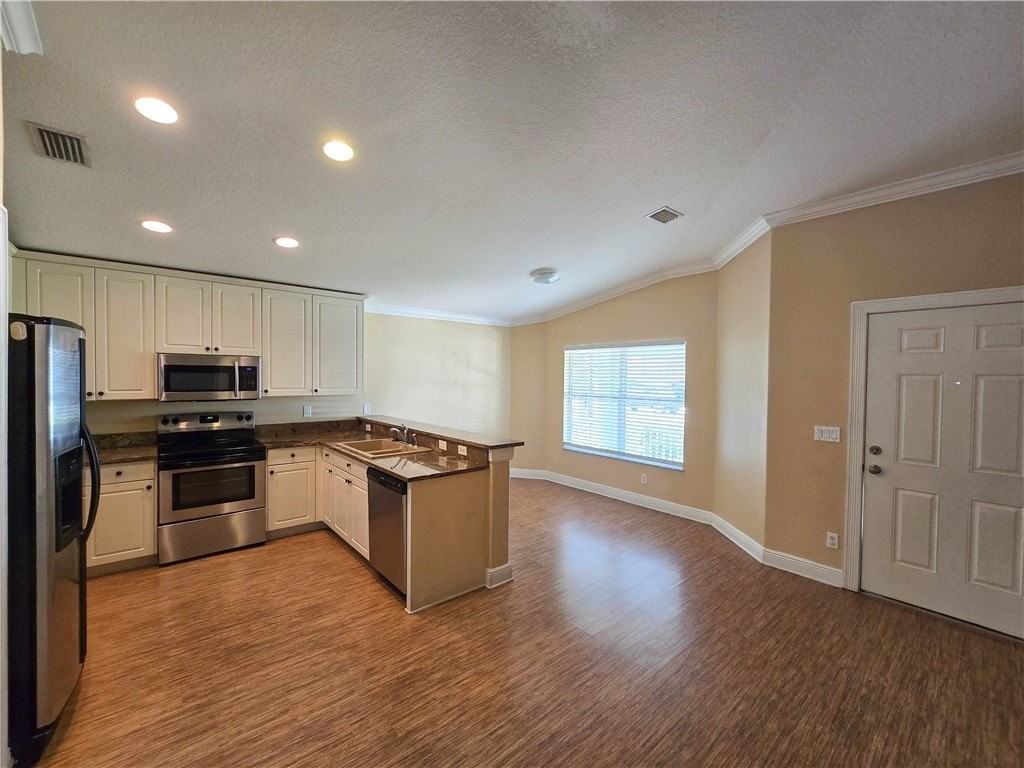 829 Greenleaf Cir - Photo 5 of 23