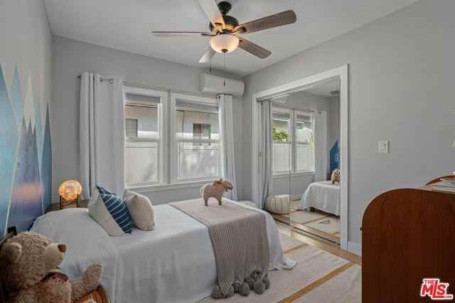 1797 N Summit Ave - Photo 3 of 8