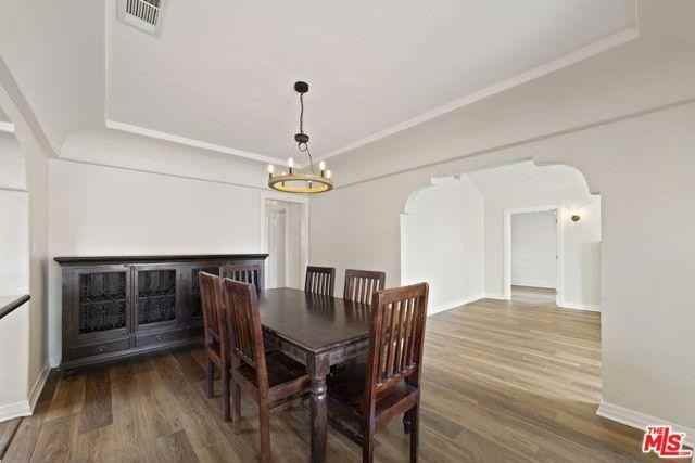 724 N Lincoln St - Photo 3 of 8