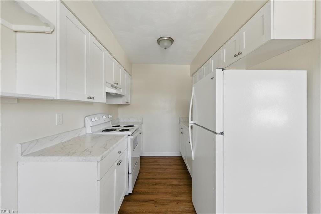 711 Easy St #4 - Photo 5 of 15