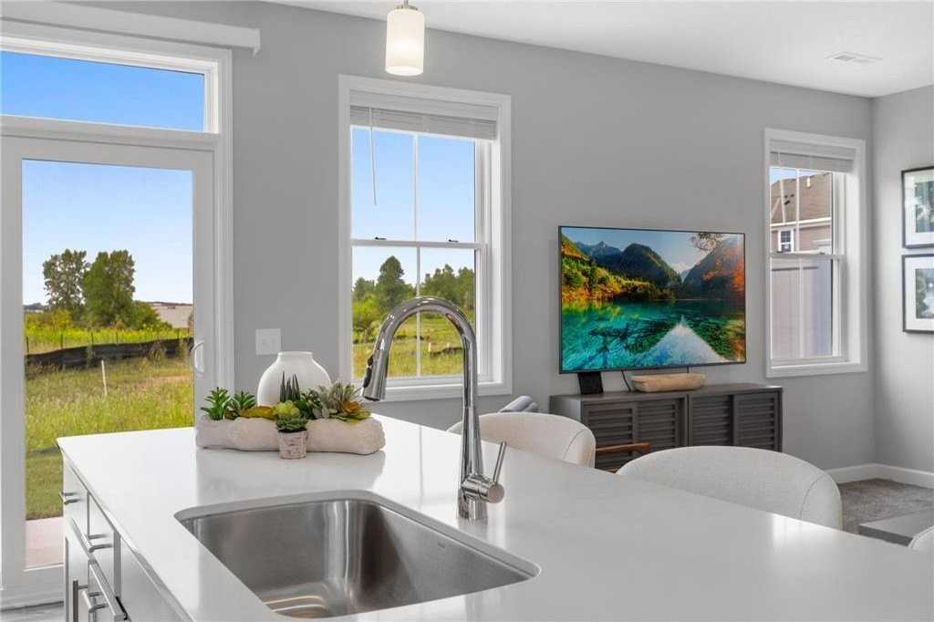 184 Jean Ave N - Photo 6 of 11