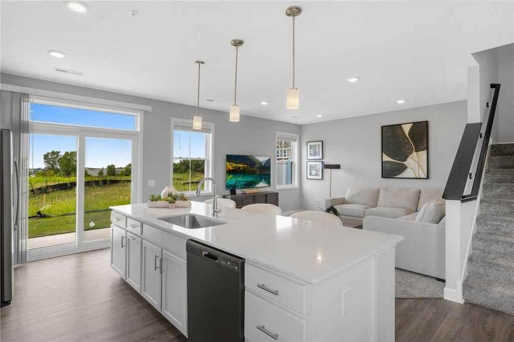 184 Jean Ave N - Photo 7 of 11