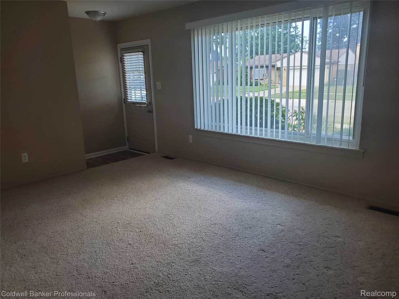 35939 Canyon Dr - Photo 4 of 14