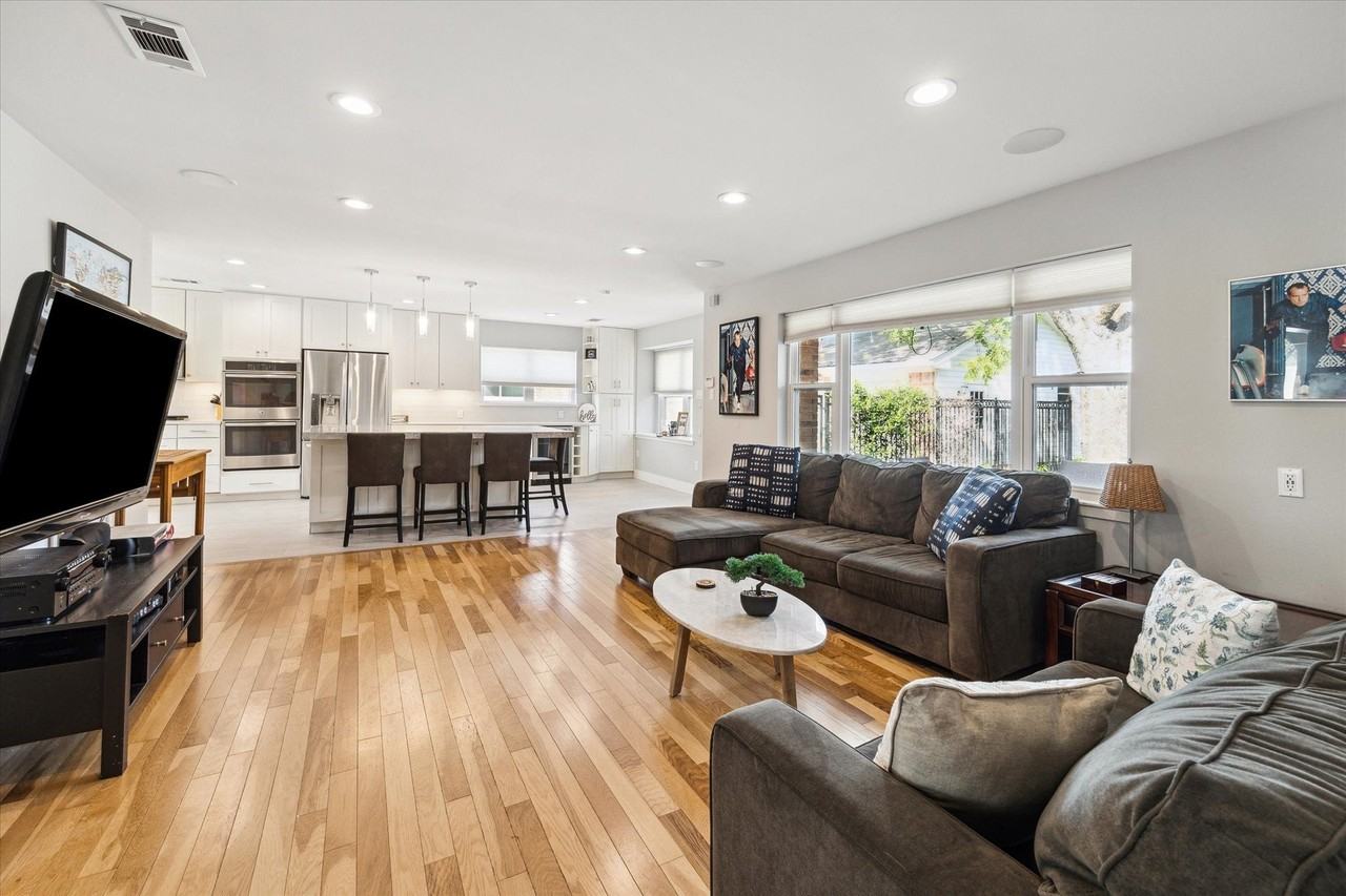 2034 Millwood Dr - Photo 2 of 21