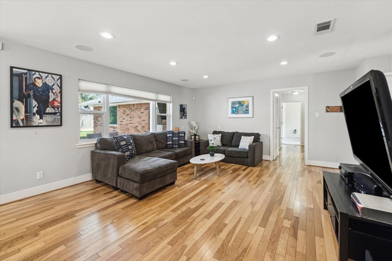 2034 Millwood Dr - Photo 3 of 21