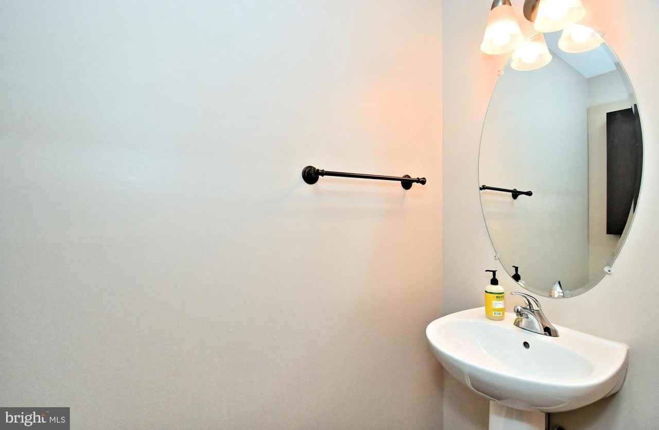 1055 Balley Drive - Photo 4 of 45