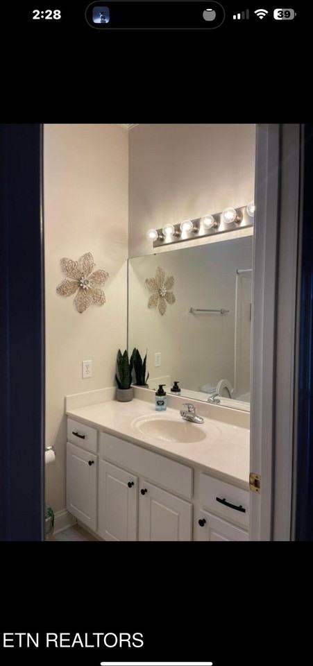 176 Market St - Photo 2 of 7