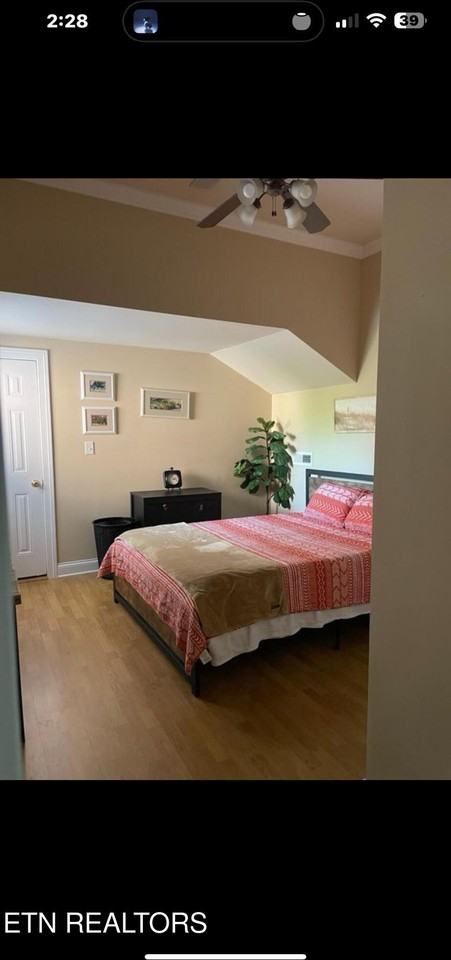 176 Market St - Photo 4 of 7