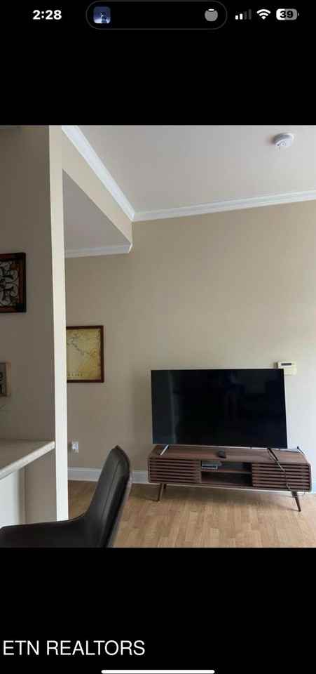 176 Market St - Photo 5 of 7