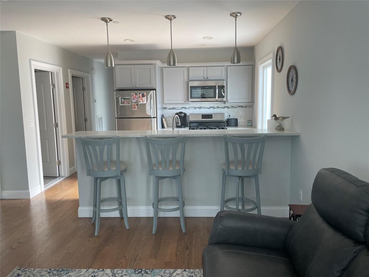 190 Oceanview St - Photo 3 of 13