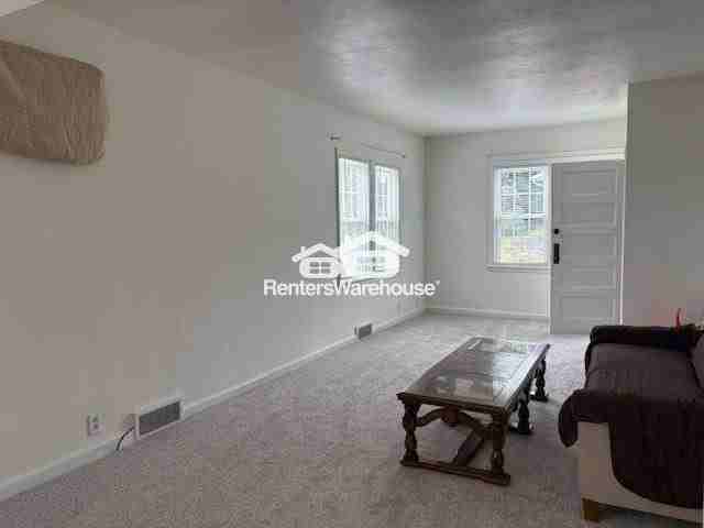 60 Grove St - Photo 3 of 11