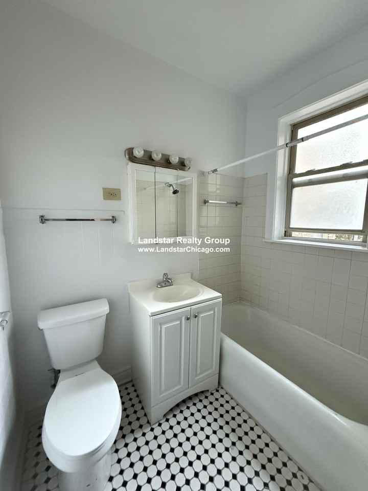 4109 N Spaulding Ave #3 - Photo 4 of 12