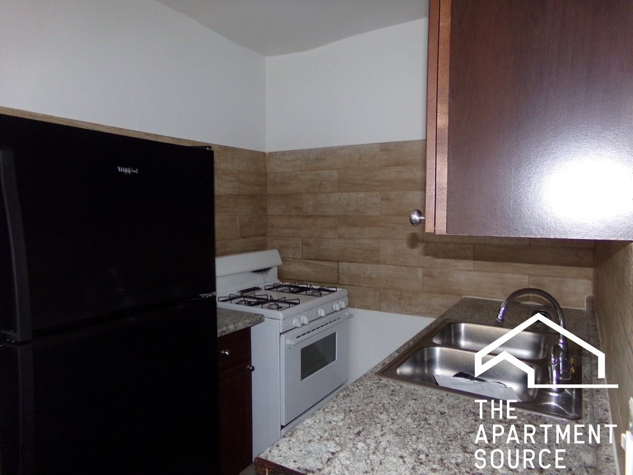 1619 W Morse Ave #104 - Photo 2 of 8