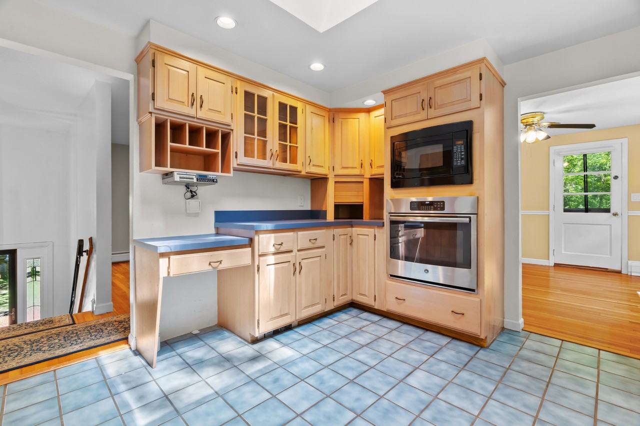 198 Carlisle Rd - Photo 3 of 20