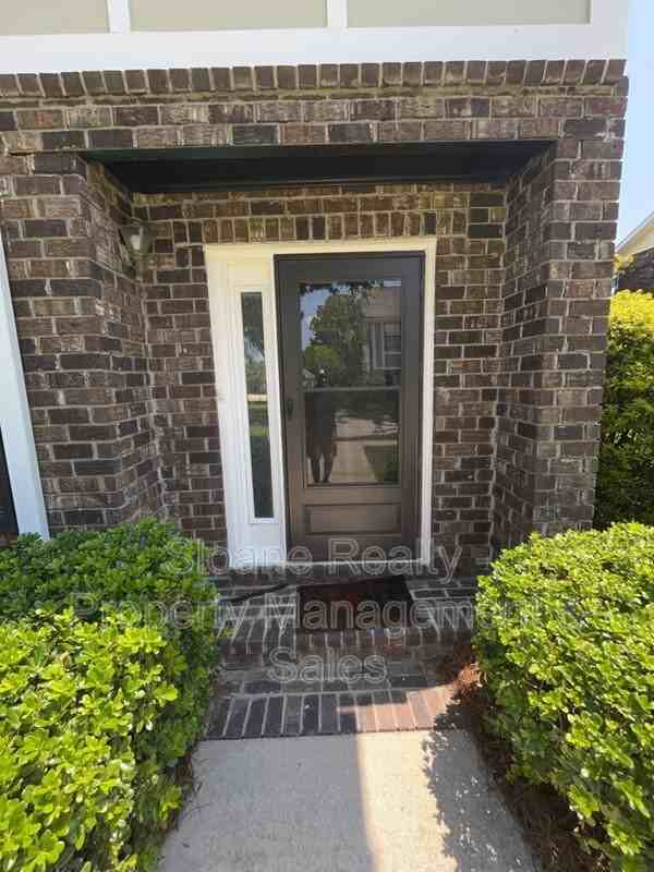 2915 Cathedral Ln - Photo 2 of 21