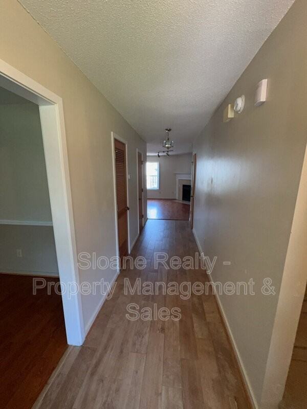 2915 Cathedral Ln - Photo 3 of 21